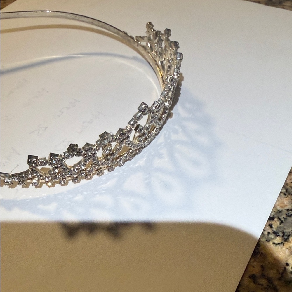 Elegant Silver Tiara - Picture 4 of 7